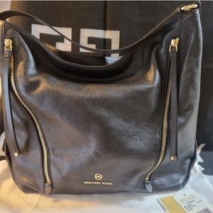 NWT, Michael Kors. Slouchy bag👜♥️
